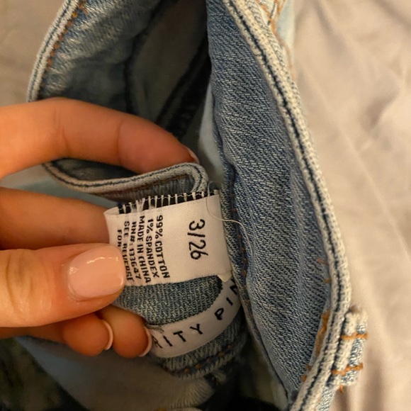 Distressed jean shorts - Picture 3 of 7